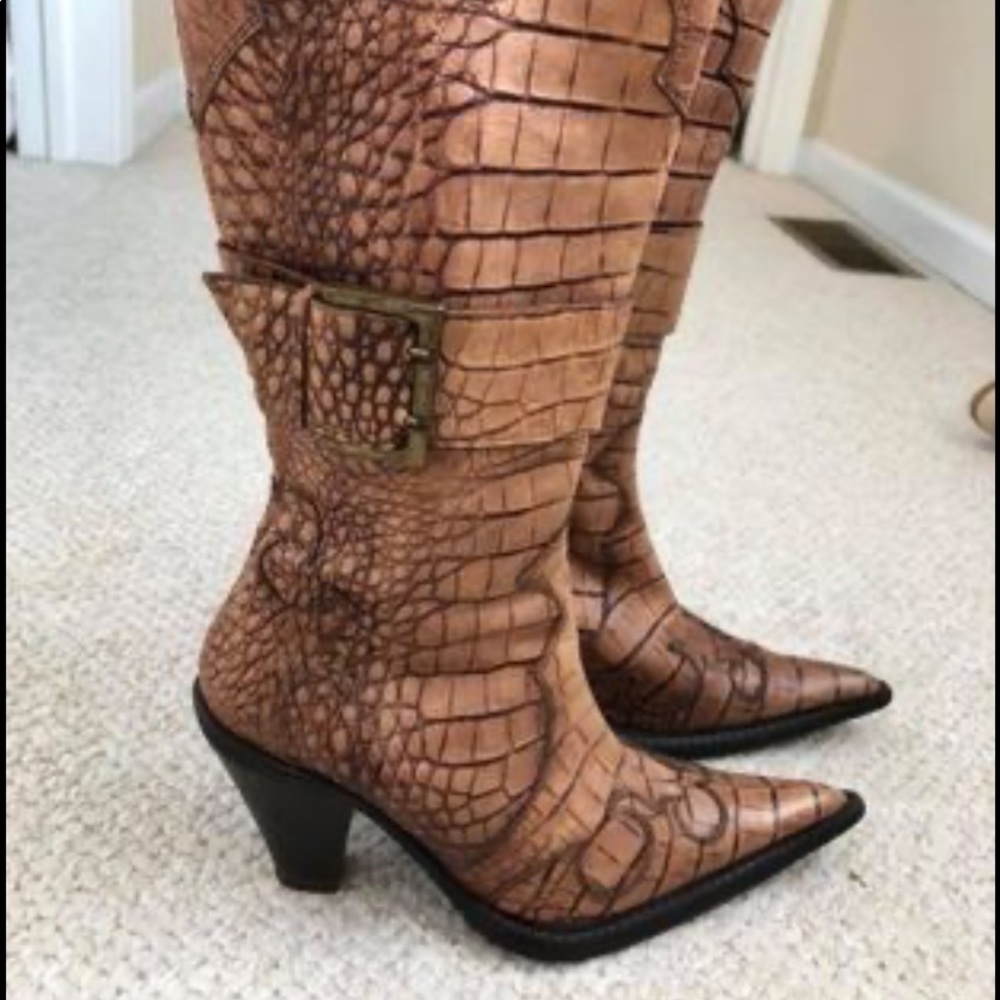 Italian Leather cowboy boots, shaft circumference is 14 inch